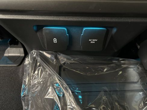 New 2025 Ford F150 Lariat w/ Equipment Group 502A High image 33