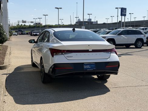 Certified 2025 Hyundai Elantra SEL FWD image 7