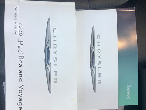 Used 2020 Chrysler Pacifica Touring-L Plus image 28