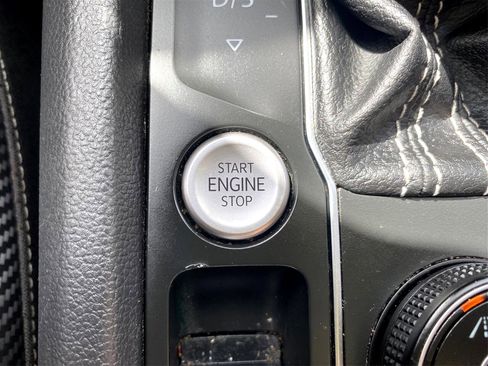 Used 2021 Volkswagen Atlas Cross Sport SE image 36