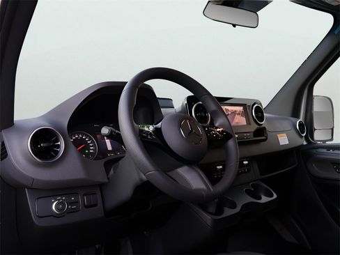 New 2025 Mercedes-Benz Sprinter 2500 image 18