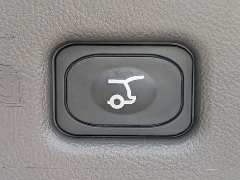 Certified 2023 Lincoln Nautilus Reserve w/ Equipment Group 202A image 14