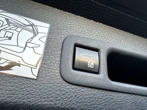 Used 2023 Toyota Sienna XLE image 36