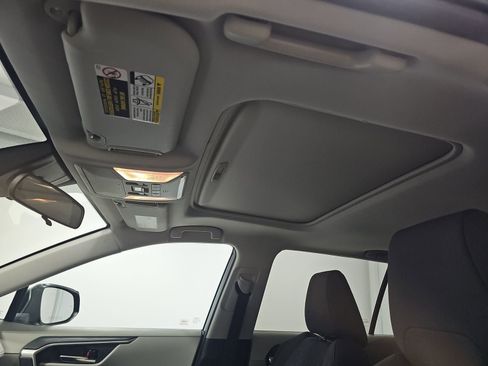 Used 2021 Toyota RAV4 XLE image 13