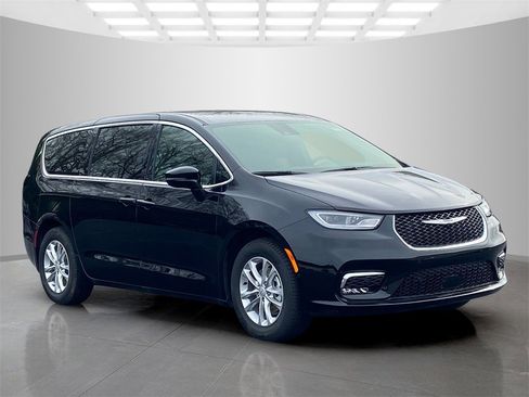 New 2026 Chrysler Pacifica Select image 5
