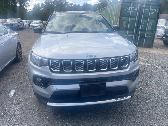 Used 2025 Jeep Compass Limited AWD/4WD image 2