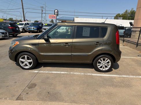 Used 2013 Kia Soul + w/ Audio Pkg FWD image 10