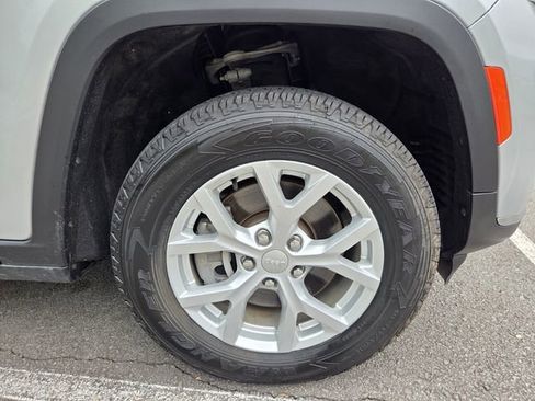 Used 2023 Jeep Grand Cherokee L Limited AWD/4WD image 23