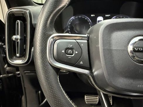 Used 2019 Volvo XC40 T5 R-Design image 17