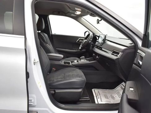 Used 2024 Mitsubishi Outlander FWD image 17