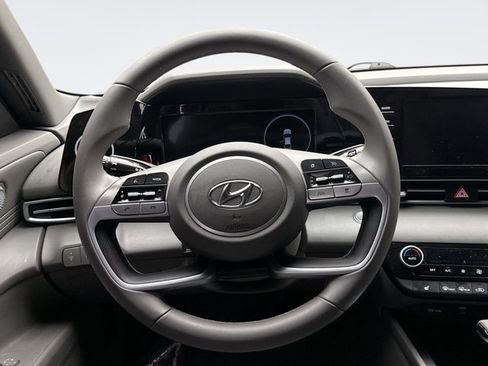 Used 2021 Hyundai Elantra SEL w/ Convenience Package image 12