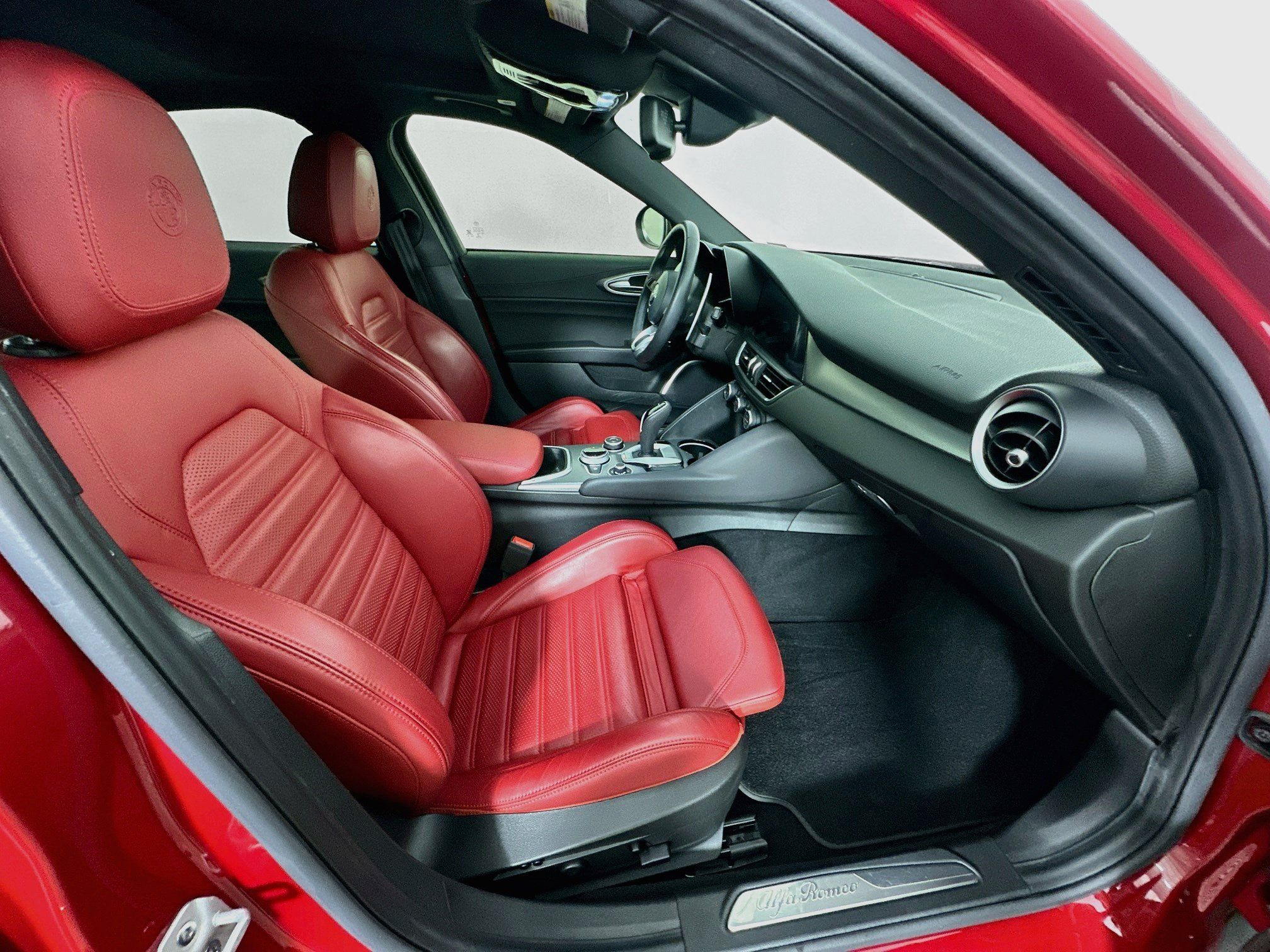 Used 2023 Alfa Romeo Giulia Veloce RWD image 33