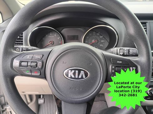 Used 2016 Kia Sedona L image 14