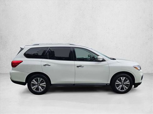 Used 2020 Nissan Pathfinder SV FWD image 4