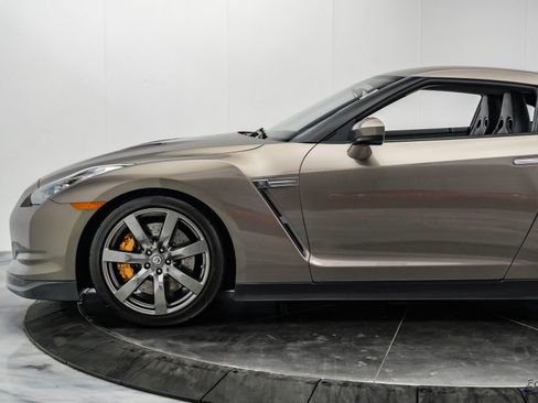 Used 2009 Nissan GT-R Premium AWD/4WD image 11