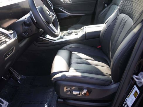 Used 2025 BMW X7 M60i image 18