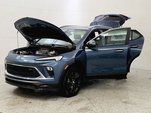 Used 2024 Buick Encore GX Sport Touring image 10