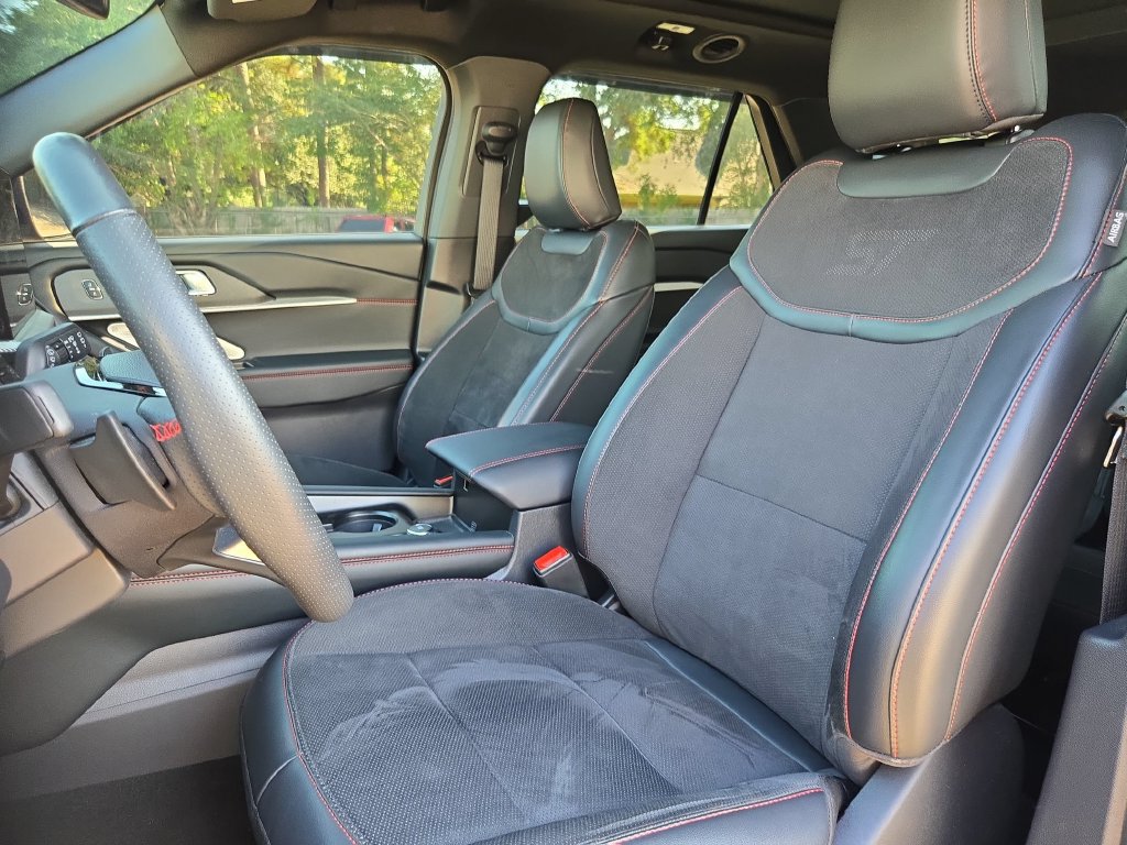 Used 2025 Ford Explorer ST w/ Sun And Sound Package AWD/4WD image 16