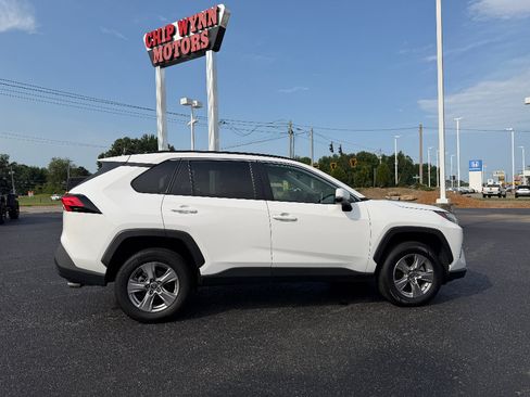 Used 2025 Toyota RAV4 XLE FWD image 8