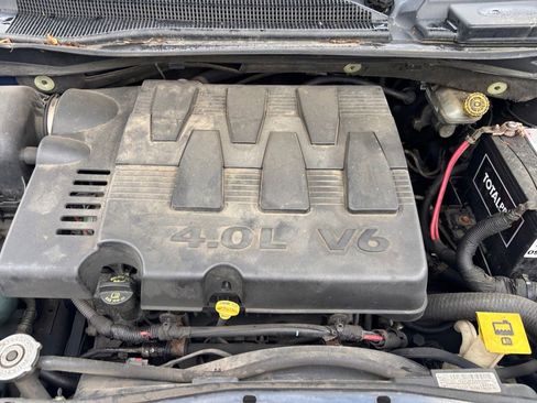 Used 2010 Dodge Grand Caravan SXT FWD image 33