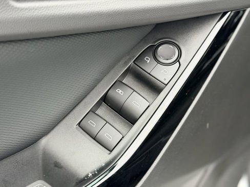 Used 2025 Chevrolet Equinox LT image 19