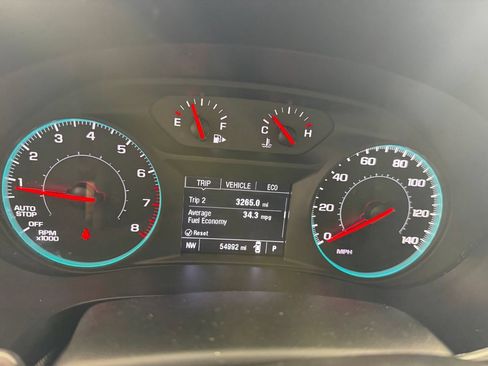 Used 2025 Chevrolet Malibu LT FWD image 4