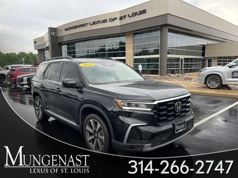 Used 2025 Honda Pilot Elite image 1