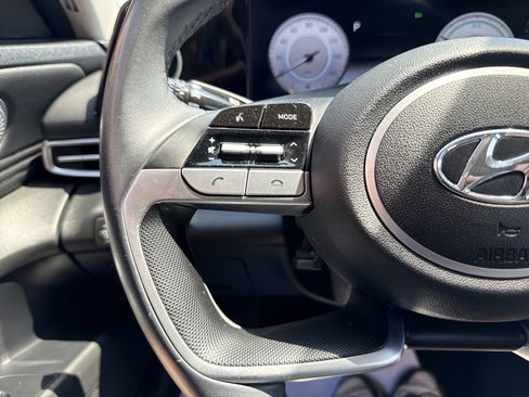 Certified 2023 Hyundai Elantra Limited FWD image 17