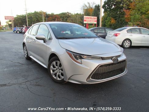Used 2021 Toyota Corolla LE image 1