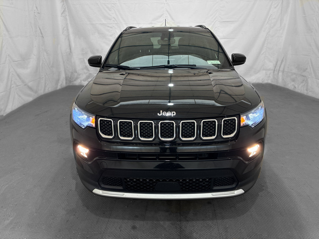 Used 2024 Jeep Compass Limited AWD/4WD image 2
