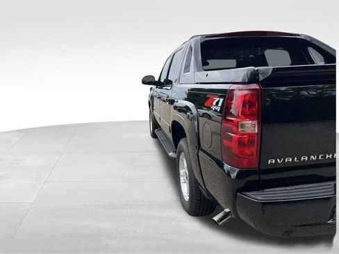 Used 2013 Chevrolet Avalanche LT w/ Suspension Package, Off-Road AWD/4WD image 6