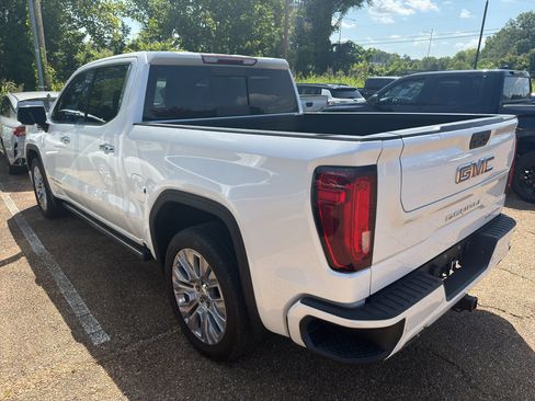Used 2022 GMC Sierra 1500 Denali w/ Denali Premium Package AWD/4WD image 4