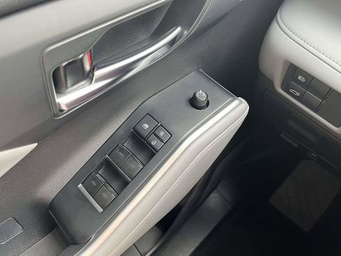 Used 2021 Toyota Highlander XLE image 30