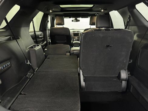 Used 2018 Ford Explorer Platinum AWD/4WD image 39