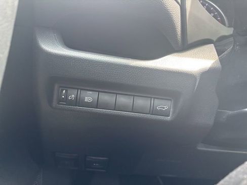 Used 2021 Toyota RAV4 XLE w/ Convenience Package image 17