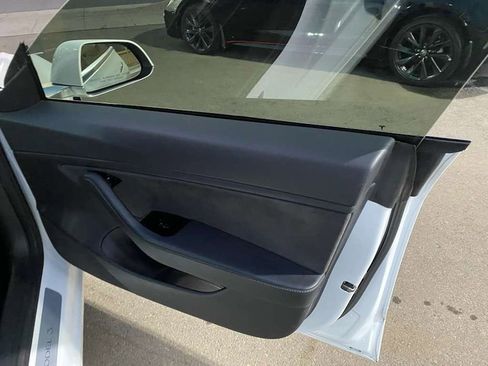 Used 2018 Tesla Model 3 Long Range image 15