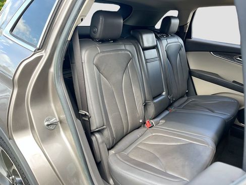 Used 2019 Lincoln Nautilus Reserve FWD image 29