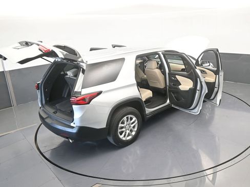 Used 2022 Chevrolet Traverse LS image 64