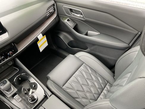 New 2026 Nissan Rogue Platinum image 18