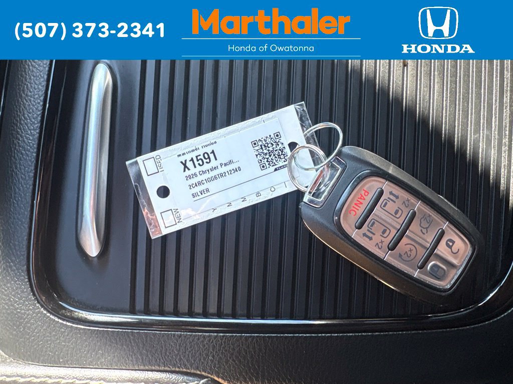 Used 2026 Chrysler Pacifica Limited FWD image 28