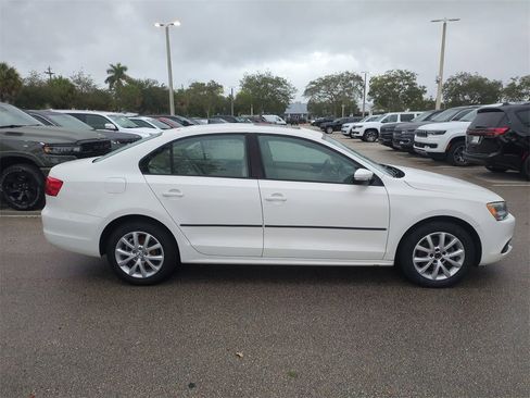 Used 2011 Volkswagen Jetta SE image 5