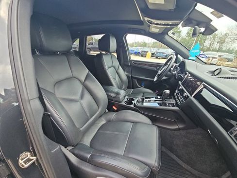 Used 2023 Porsche Macan image 20