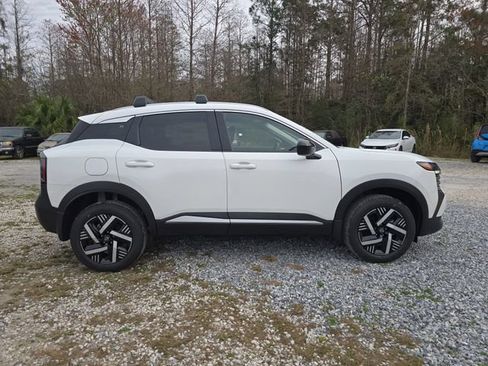New 2026 Nissan Kicks SV w/ Cold Weather Package FWD image 9
