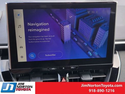 Used 2025 Toyota Corolla SE w/ SE Premium Package FWD image 19
