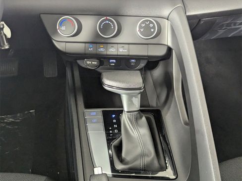 Certified 2025 Hyundai Elantra SE image 20