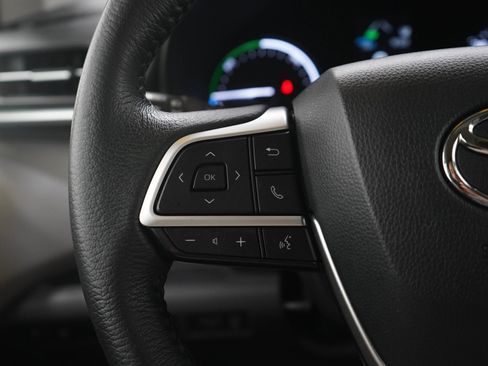 Used 2021 Toyota Sienna XLE AWD/4WD image 26