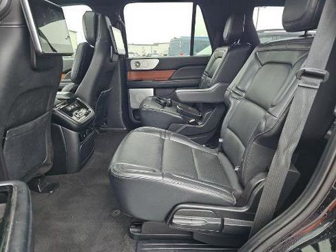 Used 2019 Lincoln Navigator Reserve image 14