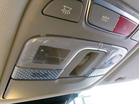 Used 2025 Kia Telluride S FWD image 16
