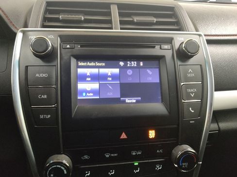 Used 2016 Toyota Camry SE FWD image 25