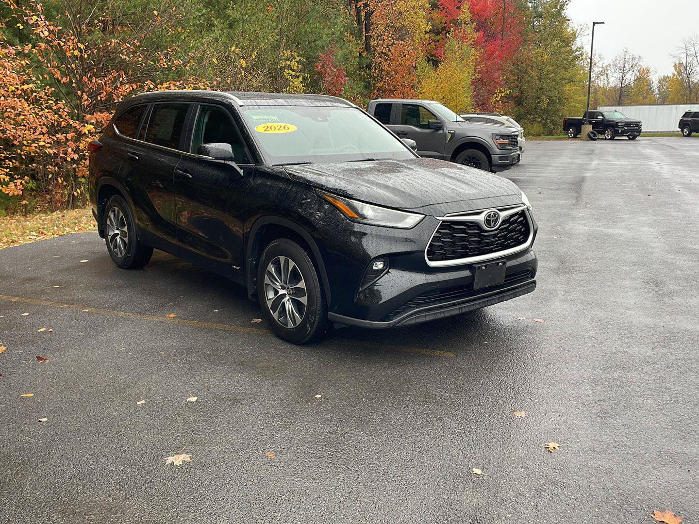 Used 2026 Toyota Highlander XLE AWD/4WD image 2